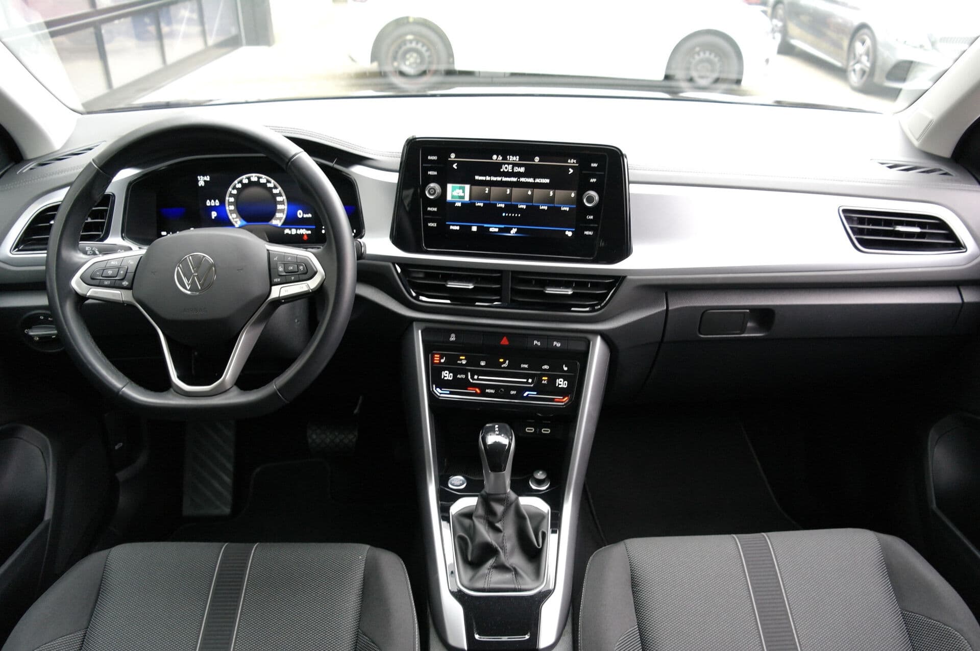 Volkswagen T-Roc 1.5 TSI Life Business thumbnail 32