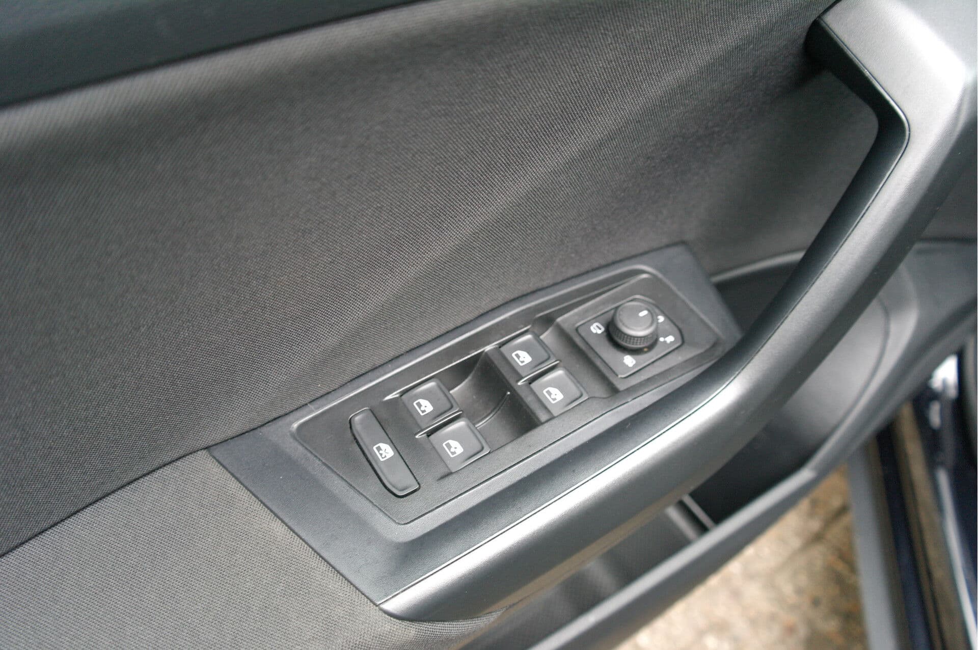 Volkswagen T-Roc 1.5 TSI Life Business thumbnail 33