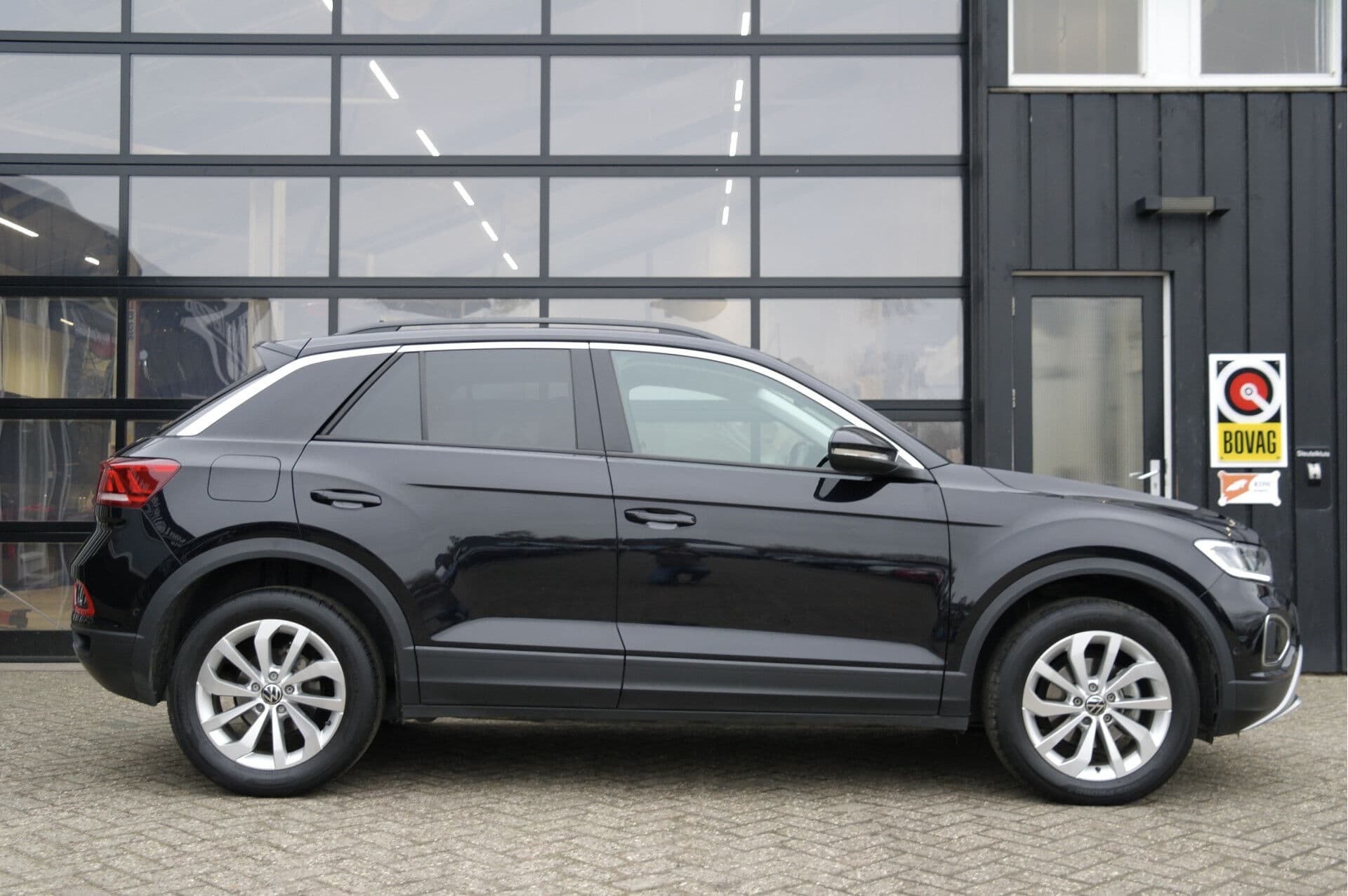 Volkswagen T-Roc 1.5 TSI Life Business thumbnail 4