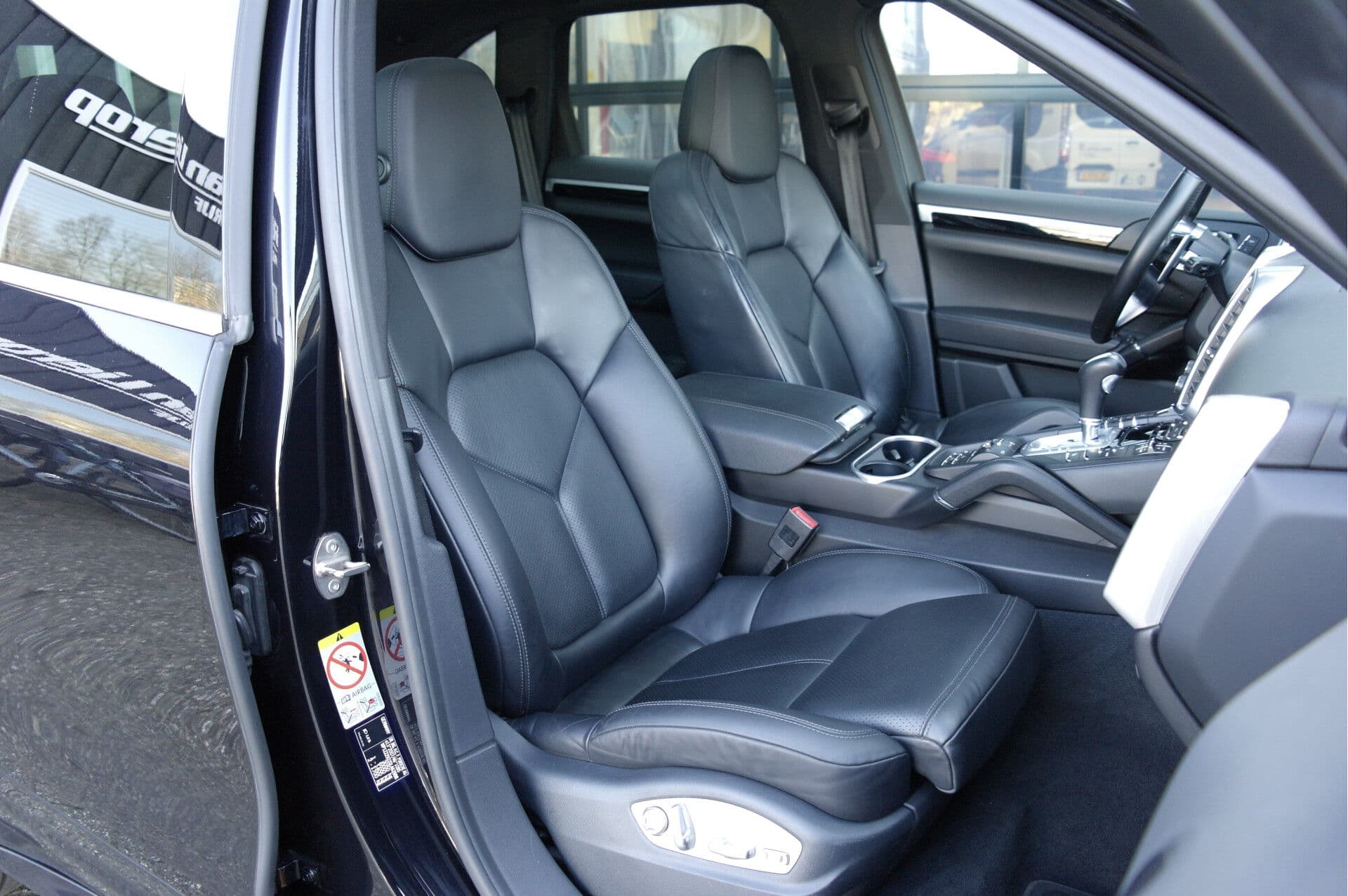 Porsche Cayenne 3.0 S E-Hybrid thumbnail 2