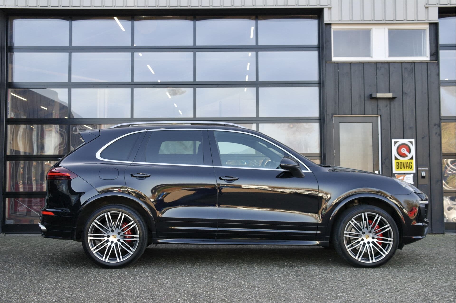 Porsche Cayenne 3.0 S E-Hybrid thumbnail 4