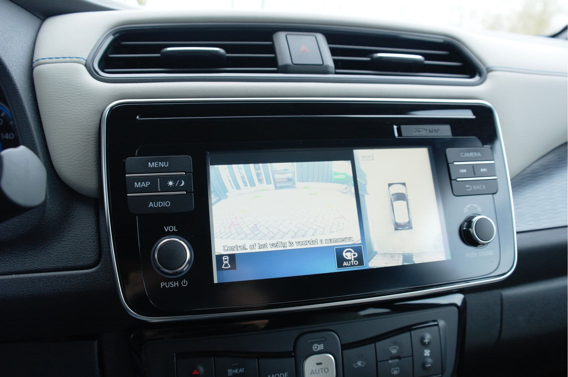 Nissan Leaf Tekna 40 kWh thumbnail 12