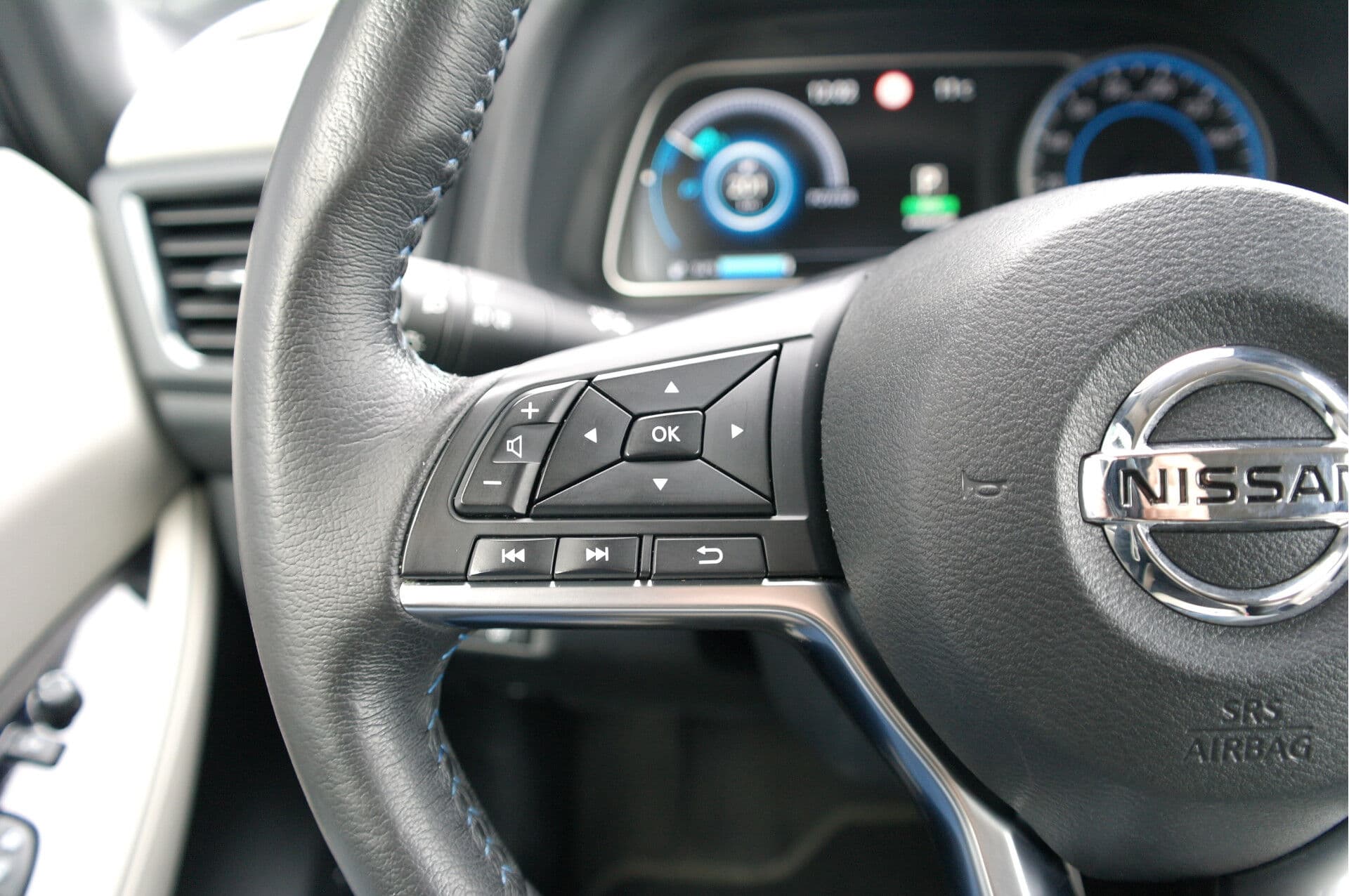 Nissan Leaf Tekna 40 kWh thumbnail 14