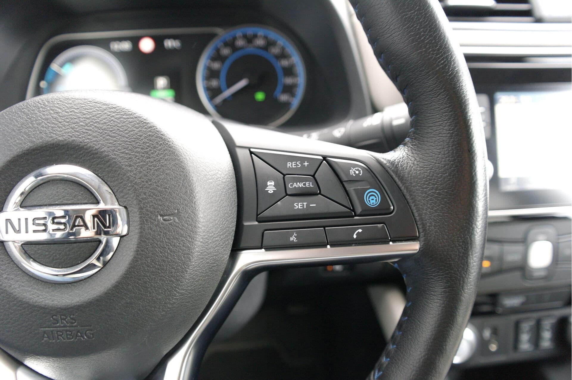 Nissan Leaf Tekna 40 kWh thumbnail 15