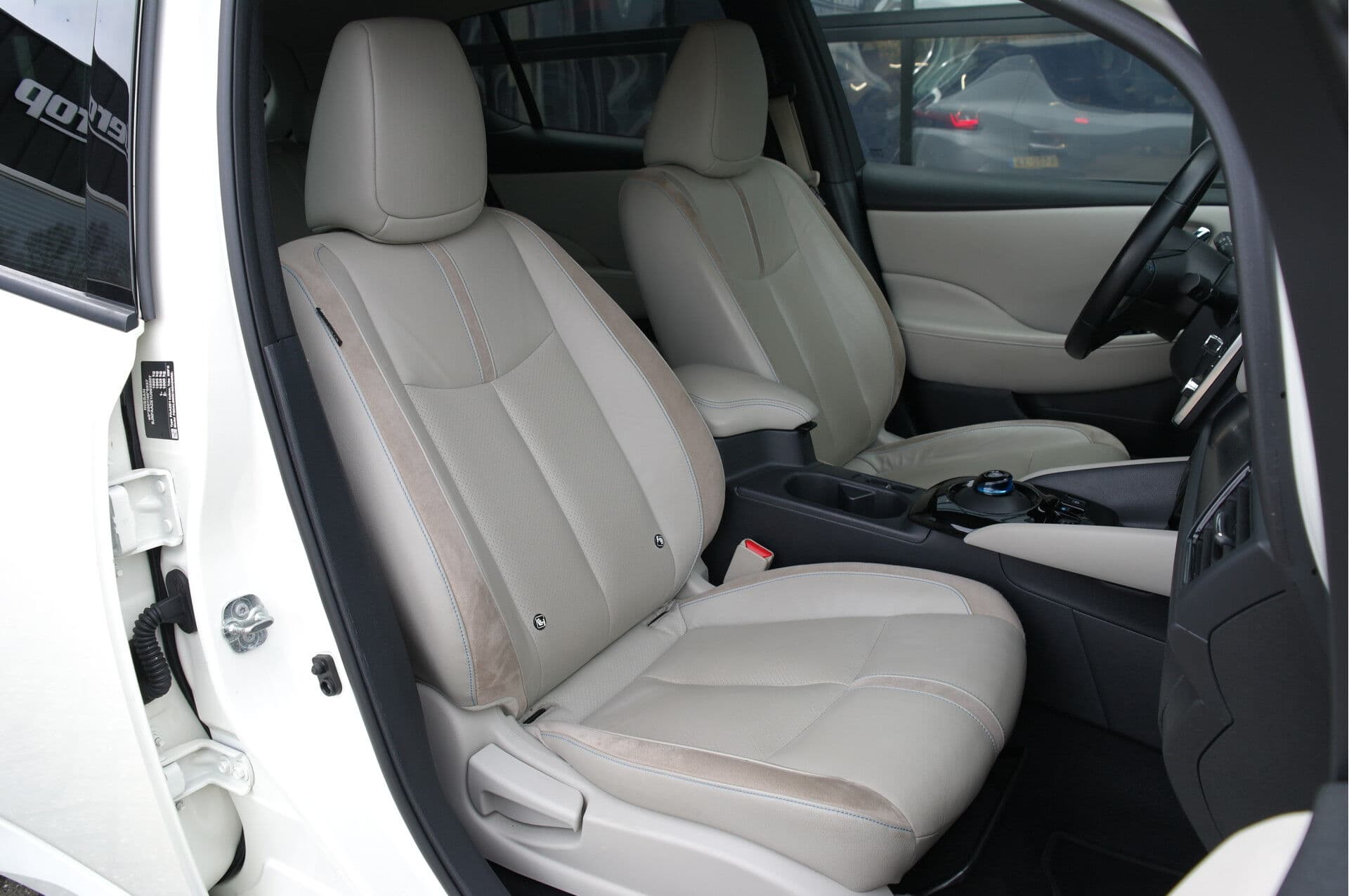 Nissan Leaf Tekna 40 kWh thumbnail 2