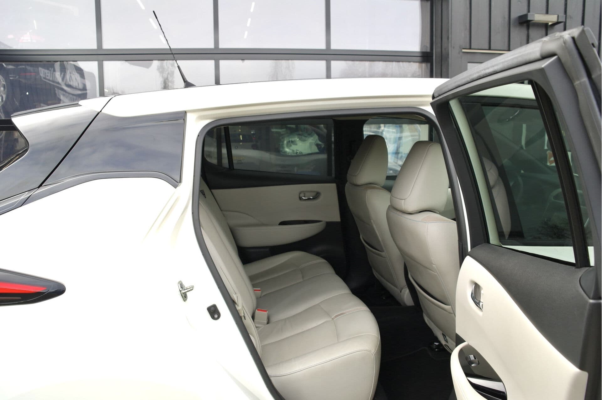 Nissan Leaf Tekna 40 kWh thumbnail 26