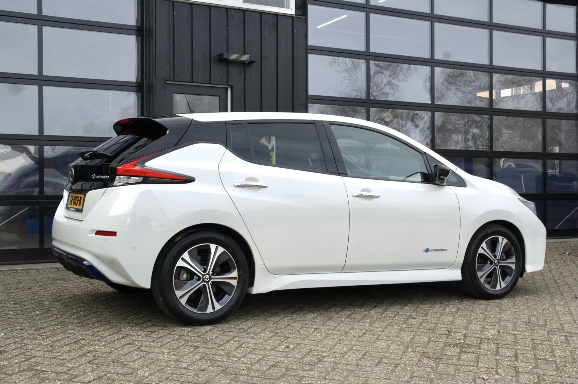 Nissan Leaf Tekna 40 kWh thumbnail 3