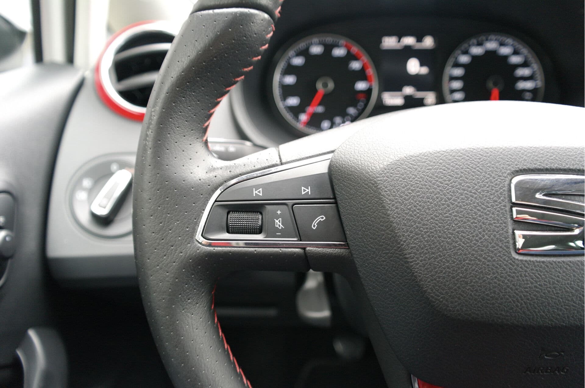 SEAT Ibiza 1.0 EcoTSI FR Connect thumbnail 18