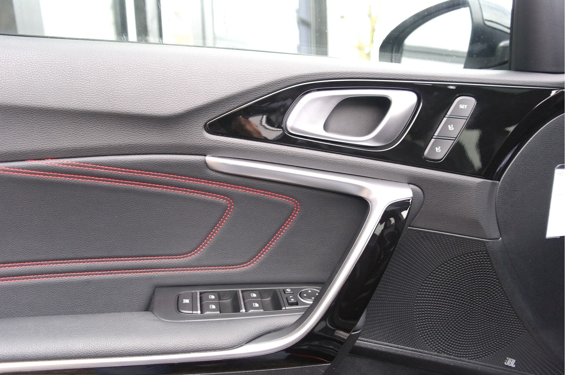 Kia ProCeed 1.6 T-GDi GT thumbnail 17