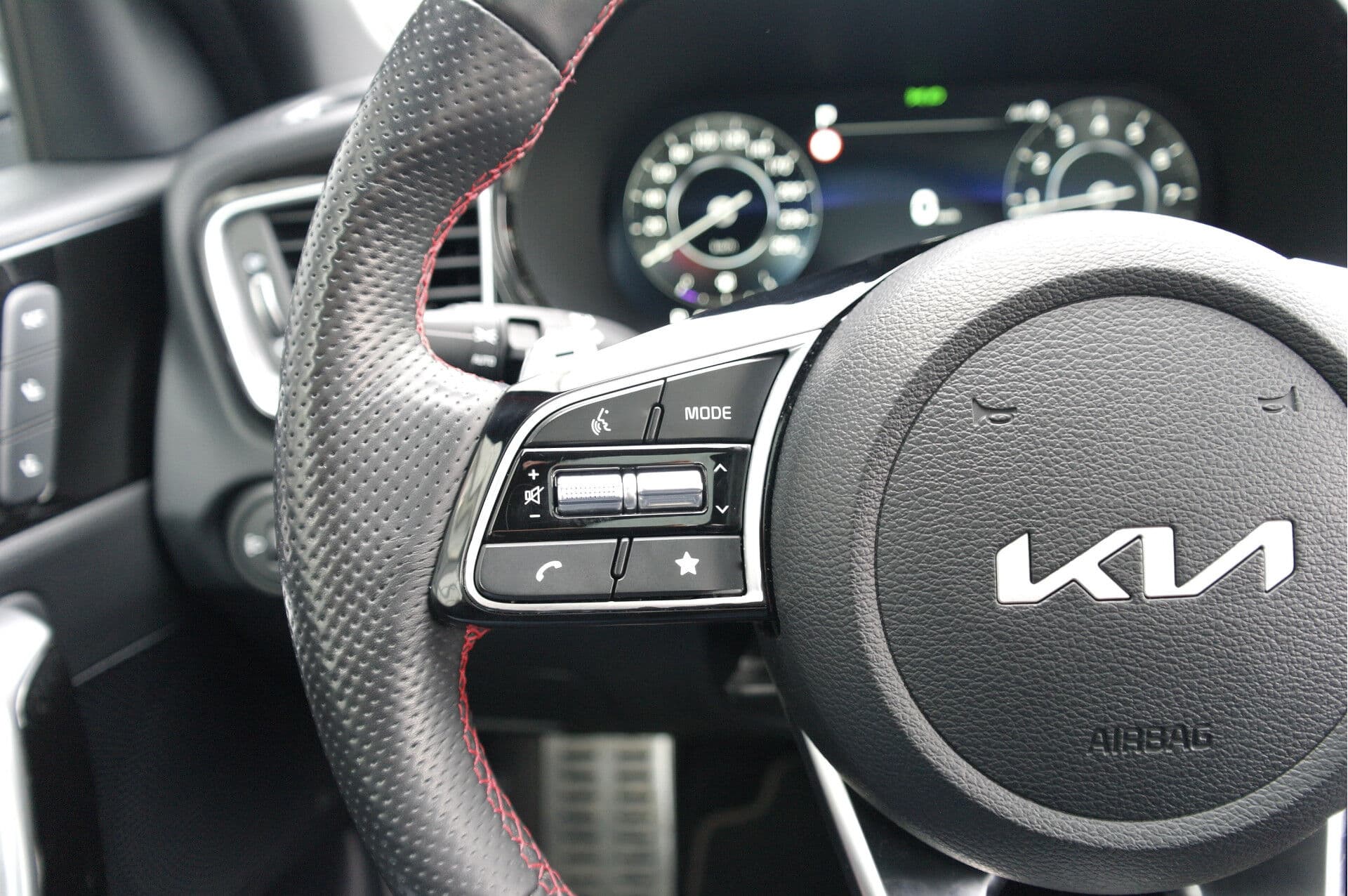 Kia ProCeed 1.6 T-GDi GT thumbnail 23