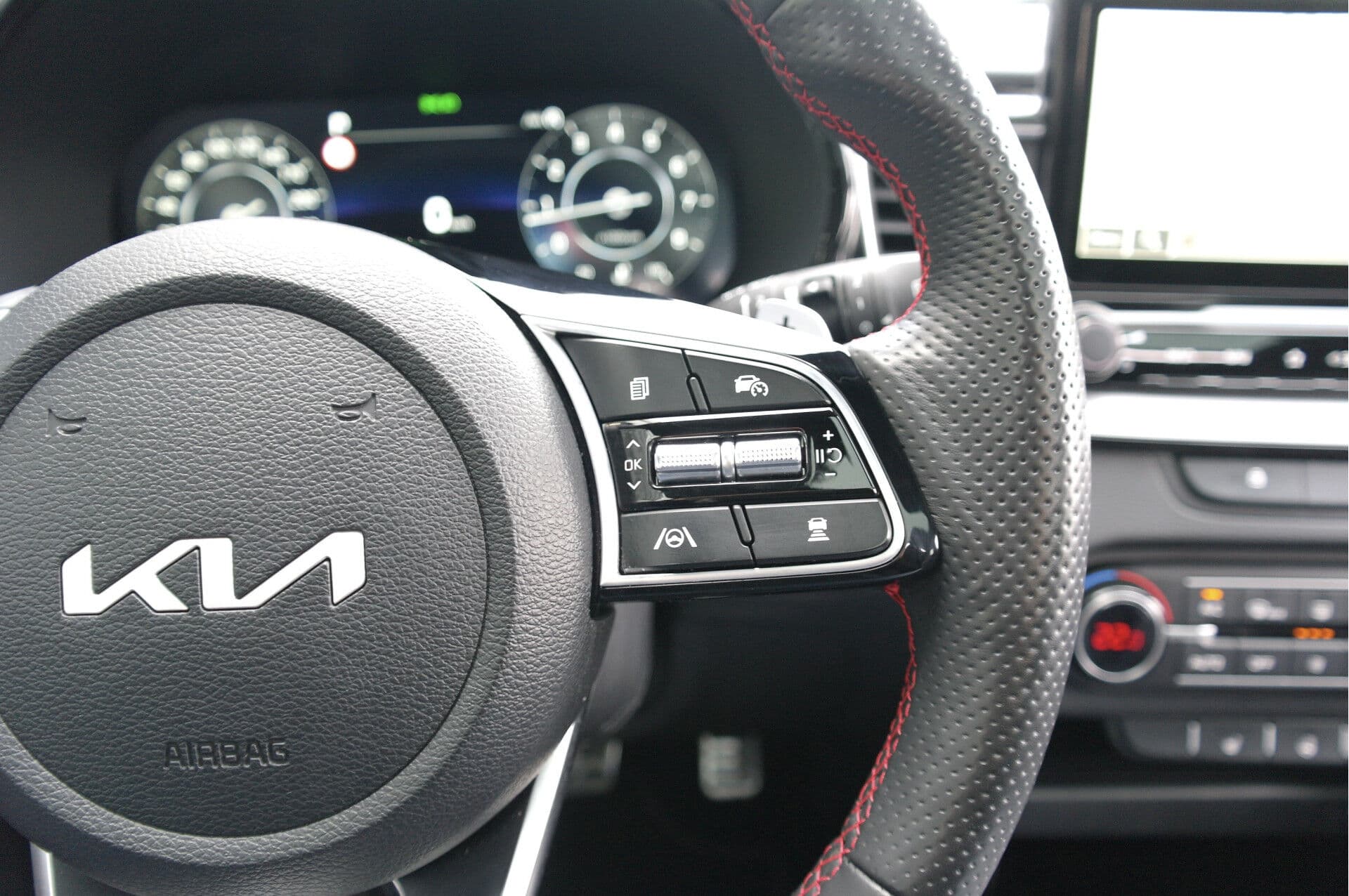 Kia ProCeed 1.6 T-GDi GT thumbnail 24