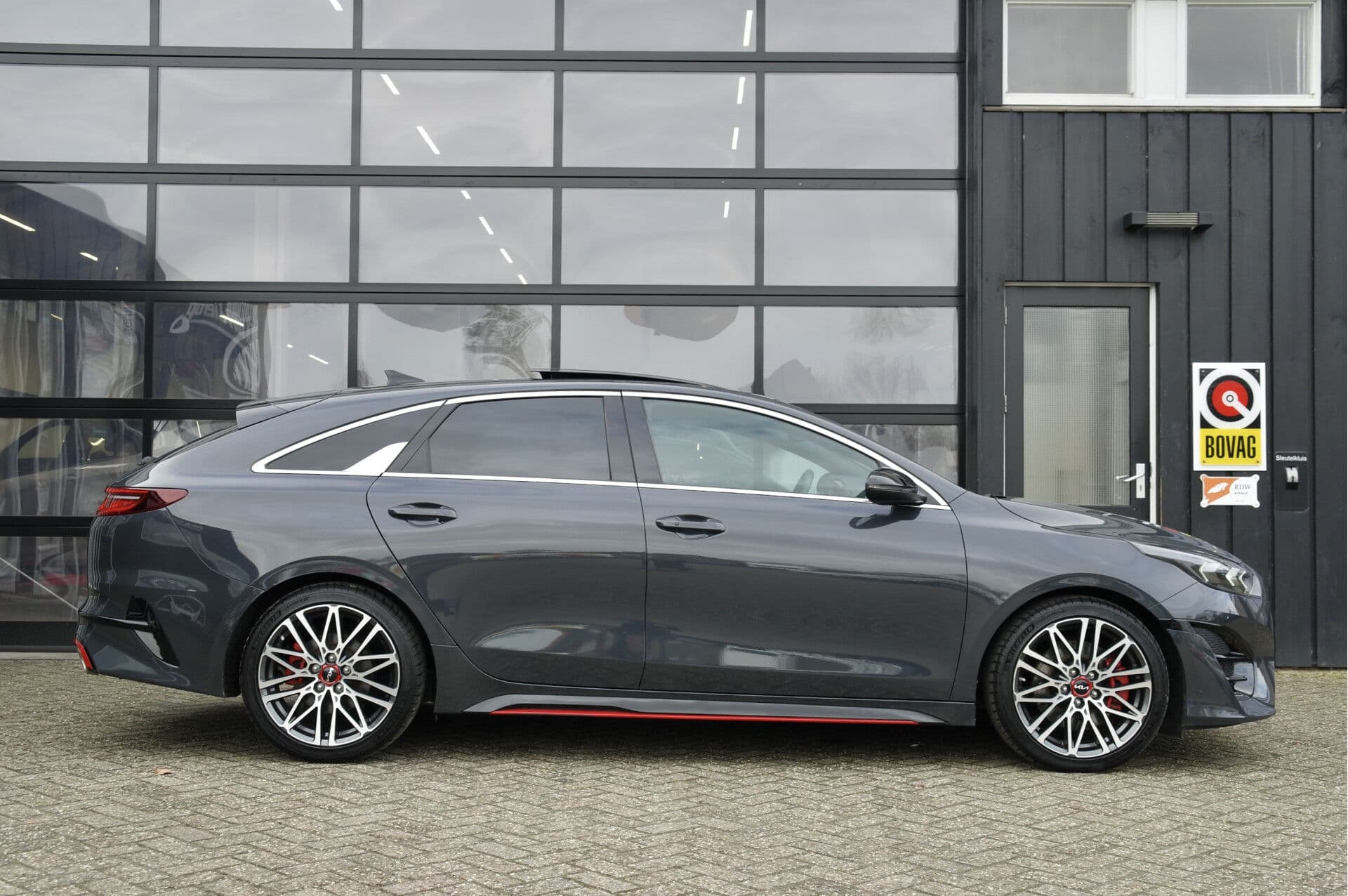 Kia ProCeed 1.6 T-GDi GT thumbnail 4