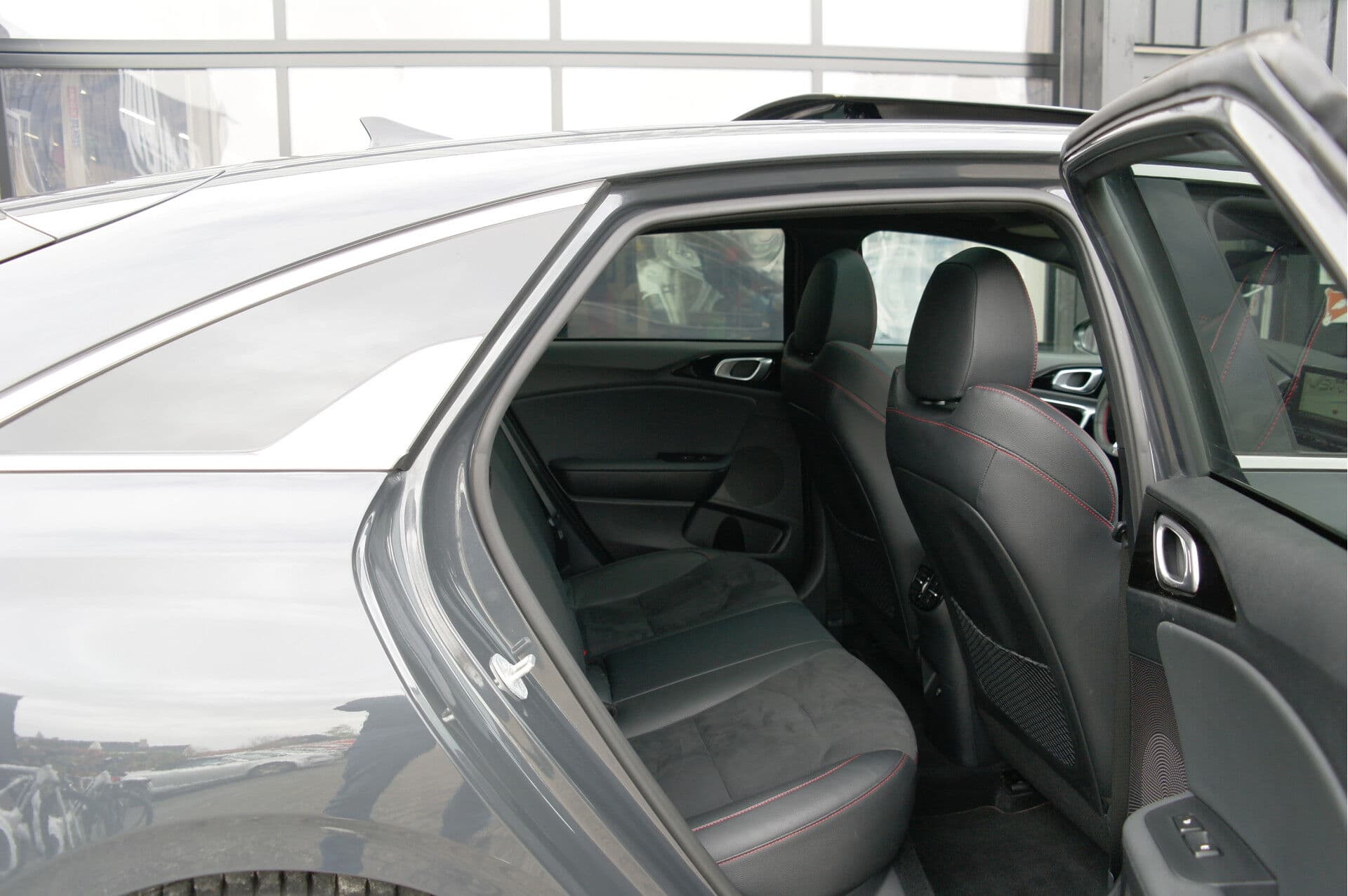 Kia ProCeed 1.6 T-GDi GT thumbnail 45