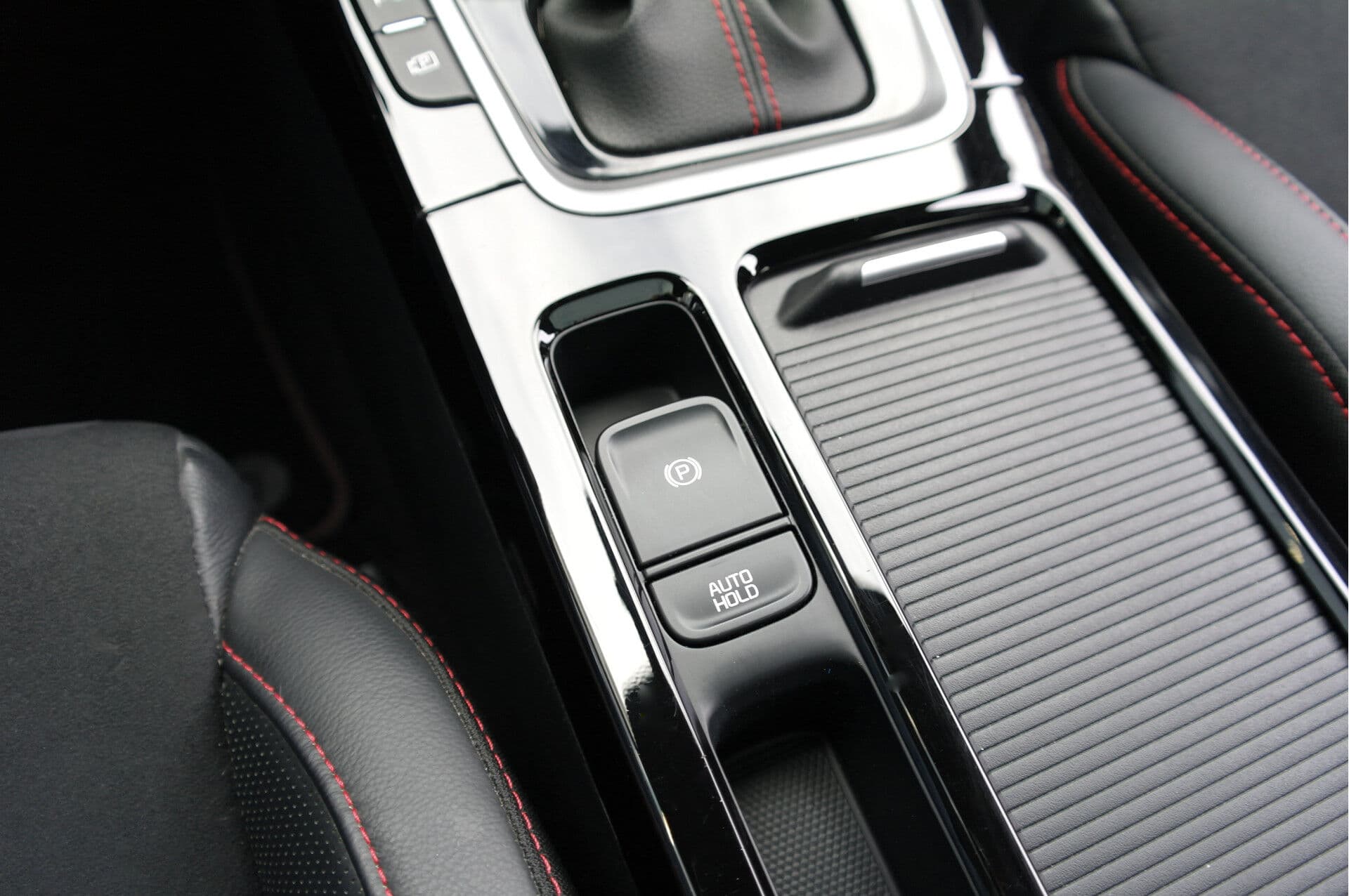 Kia ProCeed 1.6 T-GDi GT thumbnail 9