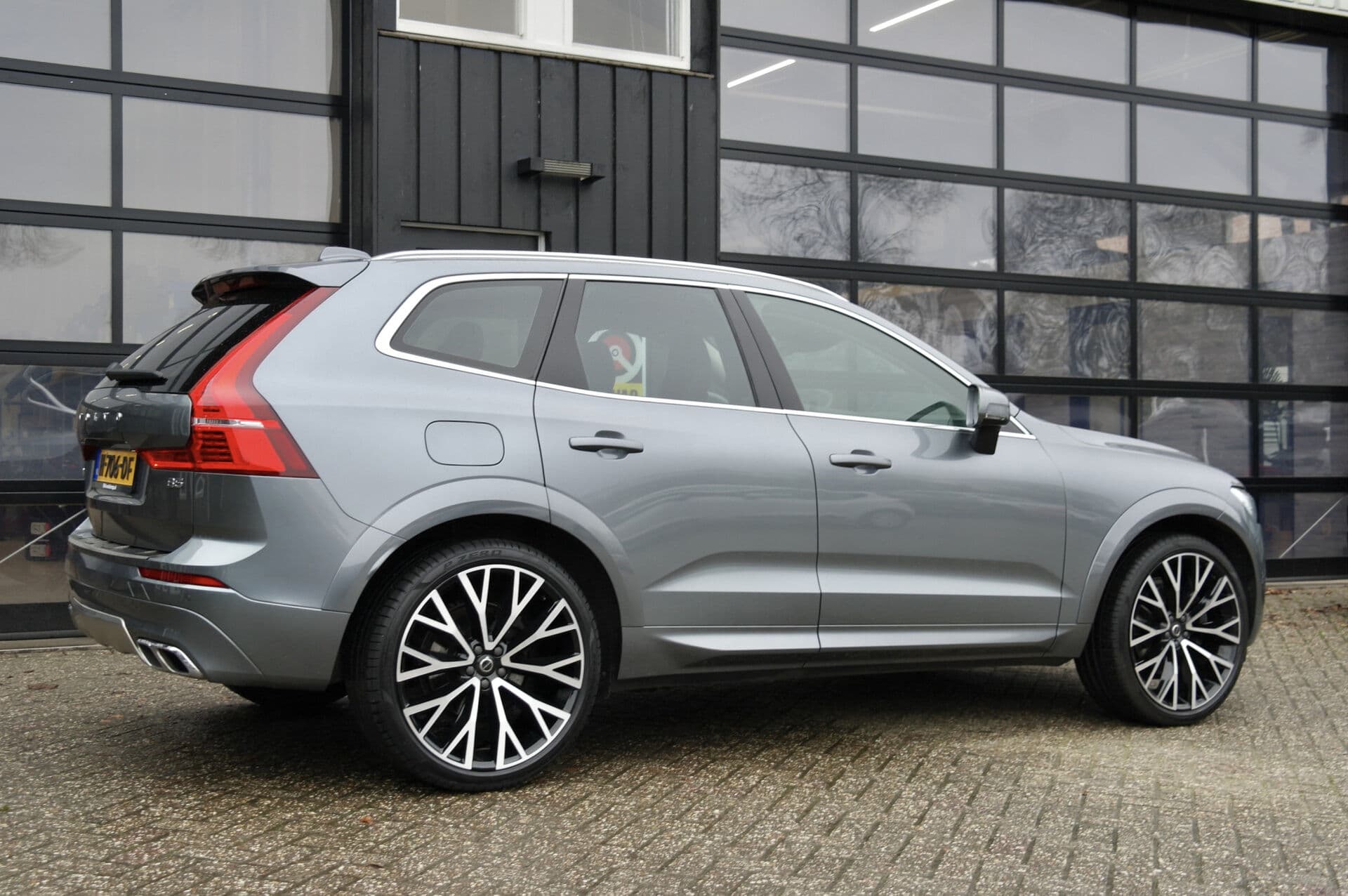 Volvo XC60 2.0 B5 Momentum Pro thumbnail 10
