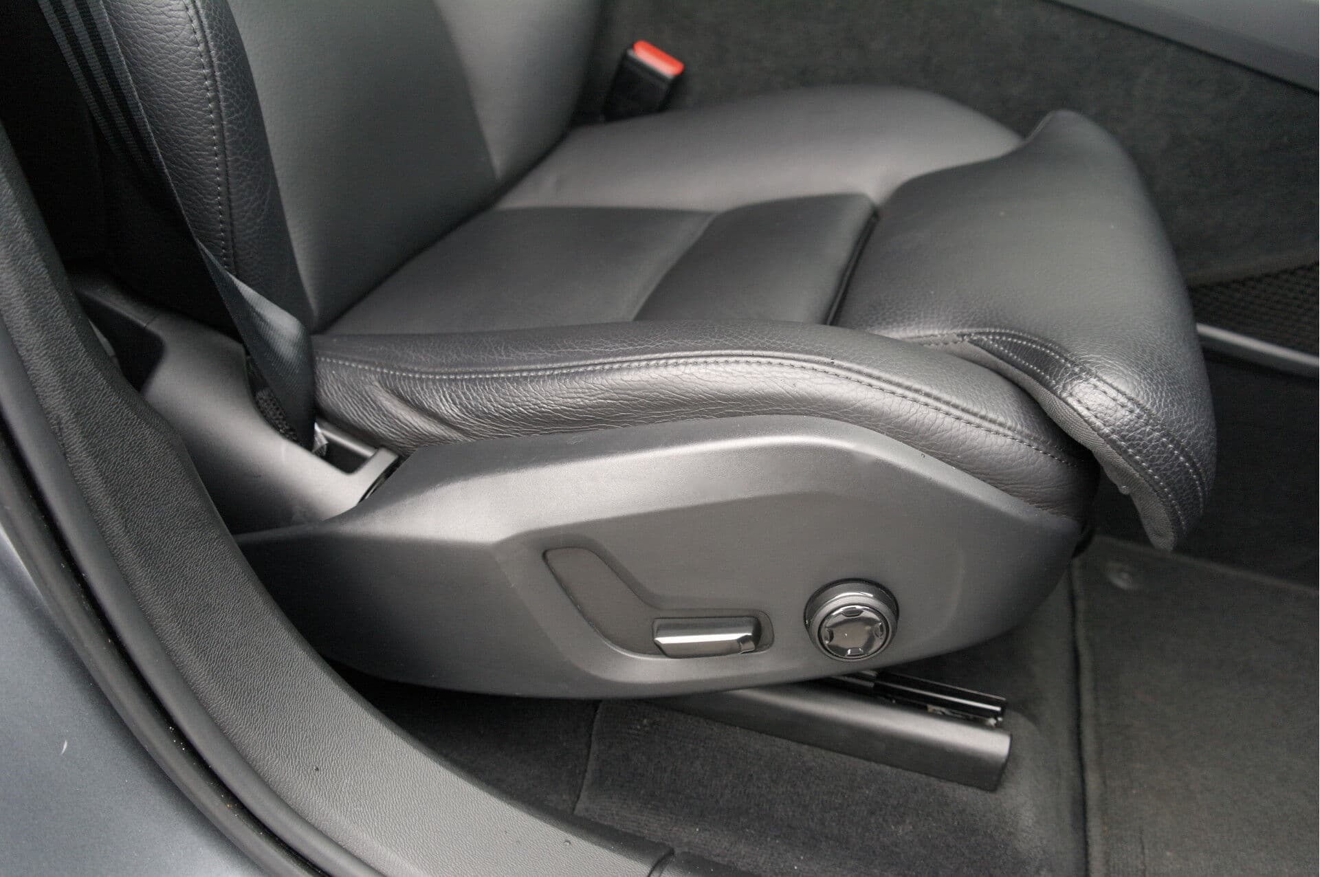 Volvo XC60 2.0 B5 Momentum Pro thumbnail 19