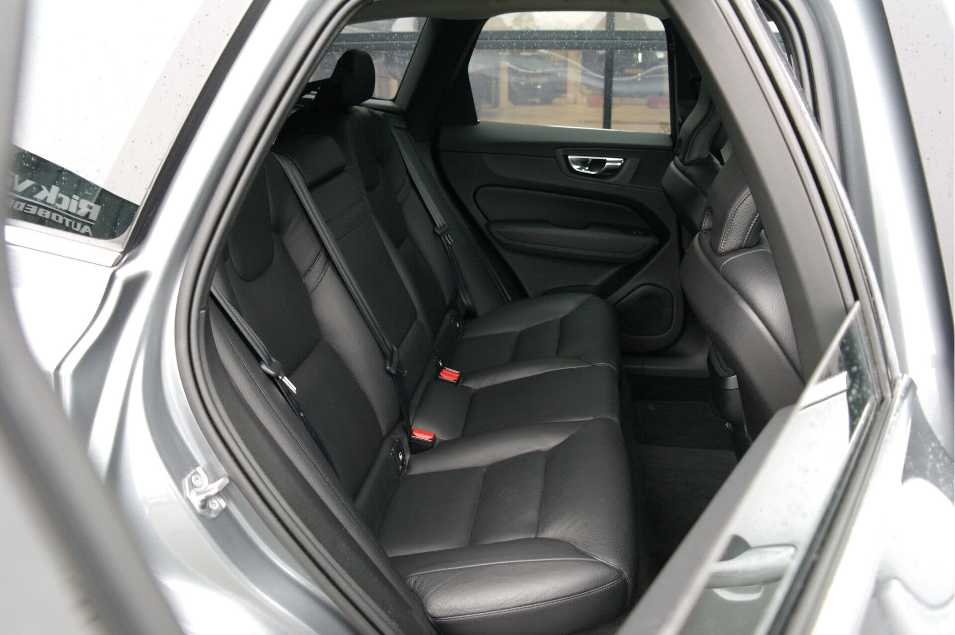 Volvo XC60 2.0 B5 Momentum Pro thumbnail 24