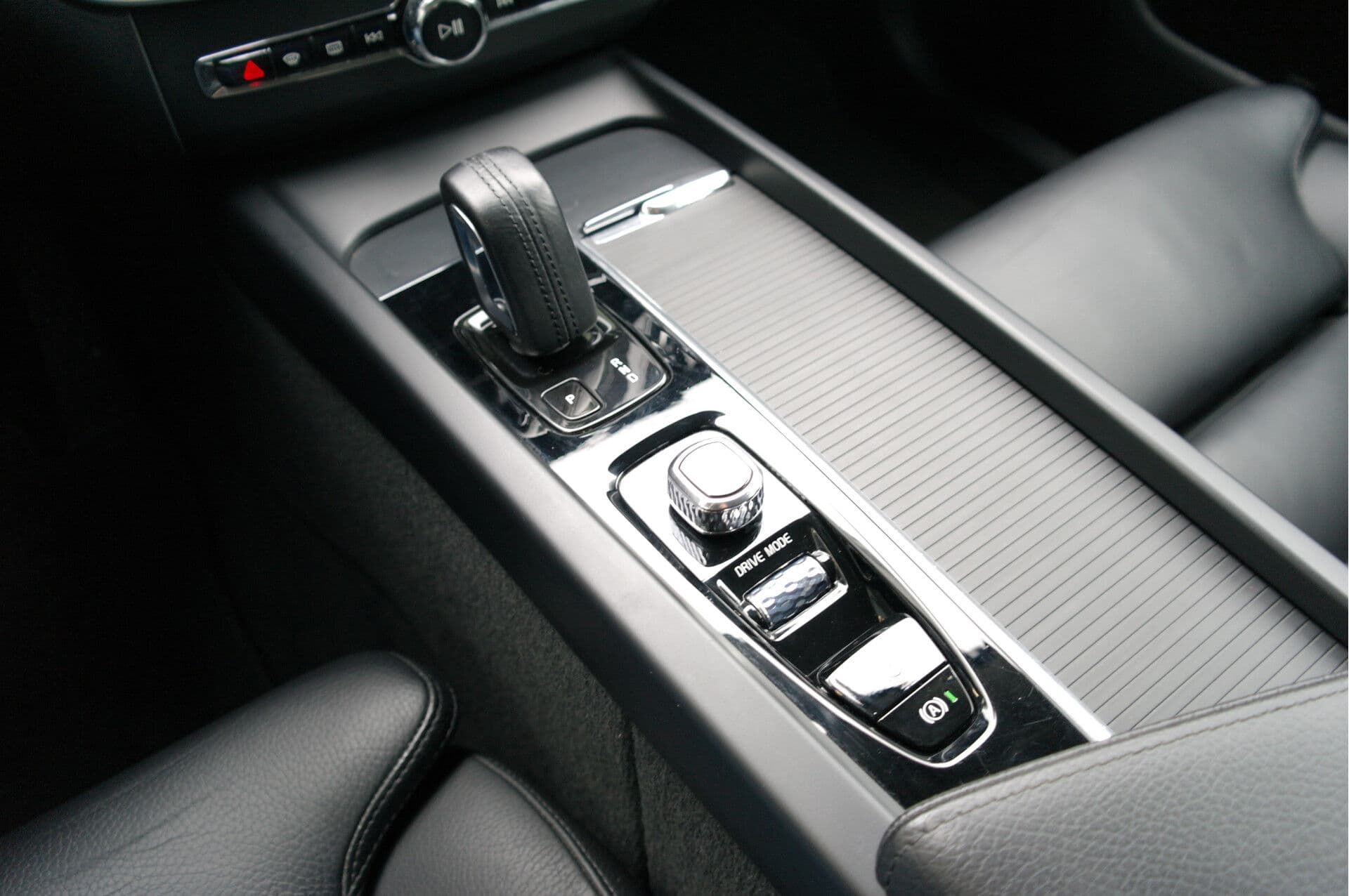 Volvo XC60 2.0 B5 Momentum Pro thumbnail 34