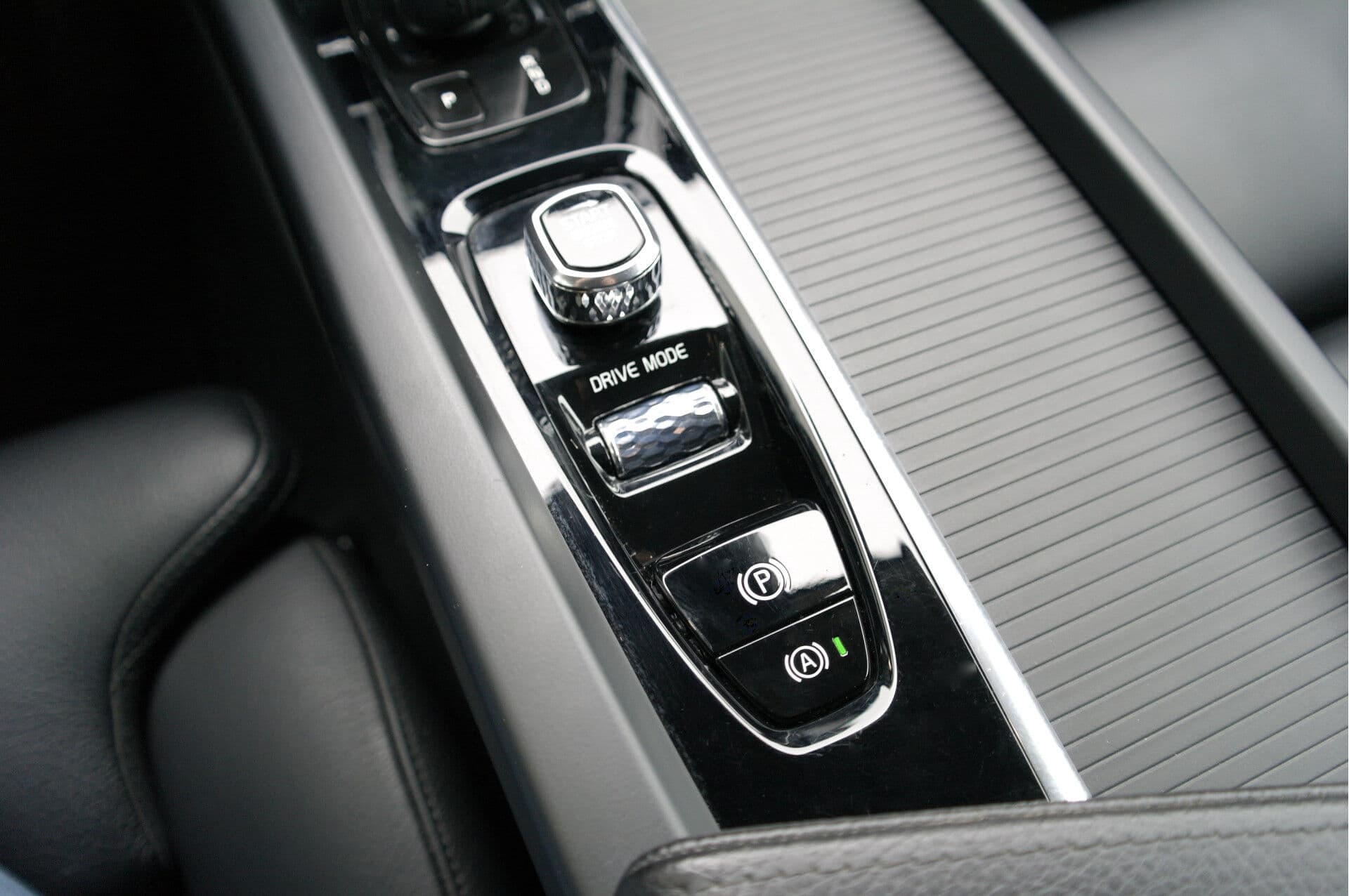 Volvo XC60 2.0 B5 Momentum Pro thumbnail 35