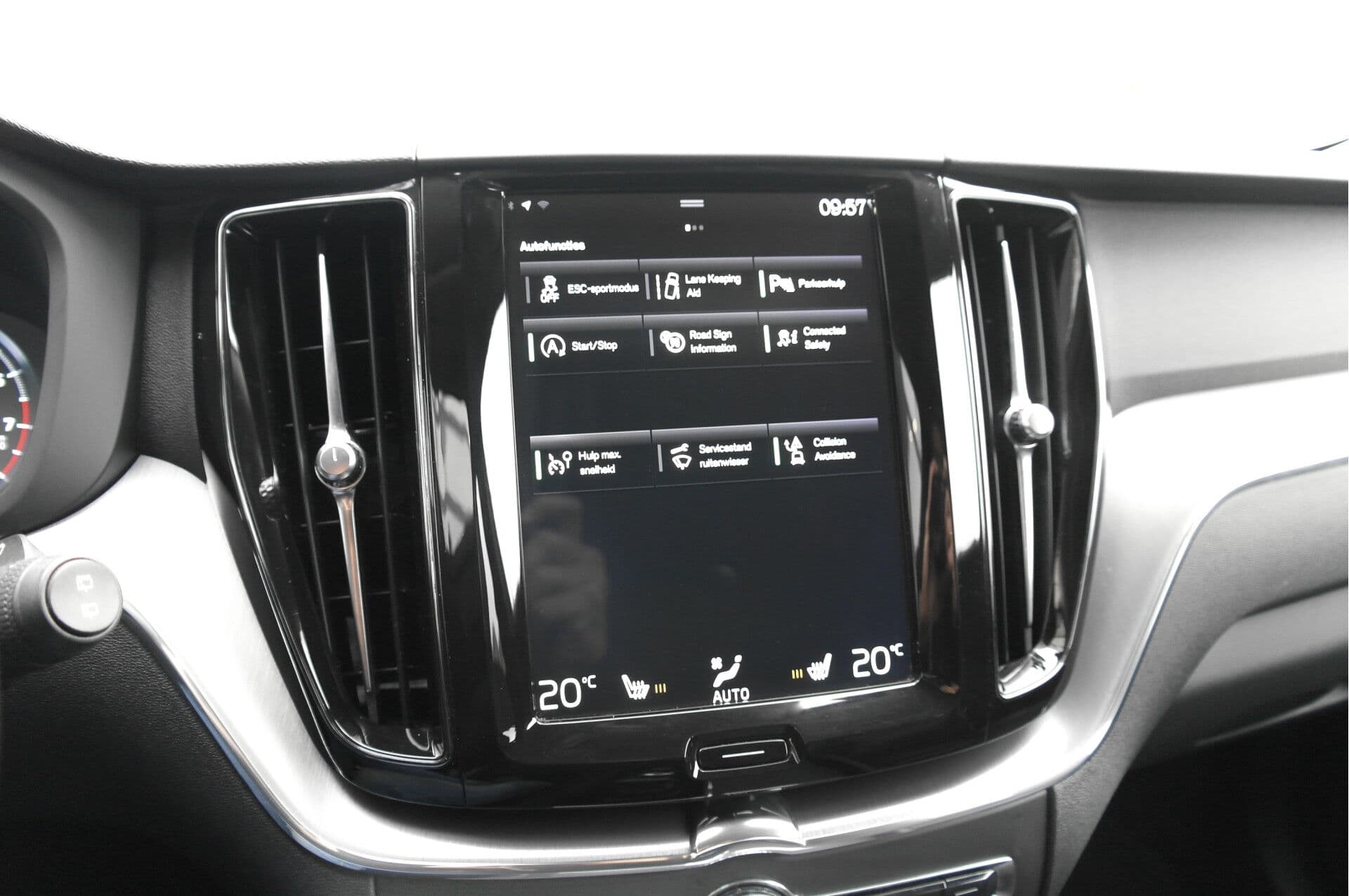 Volvo XC60 2.0 B5 Momentum Pro thumbnail 39