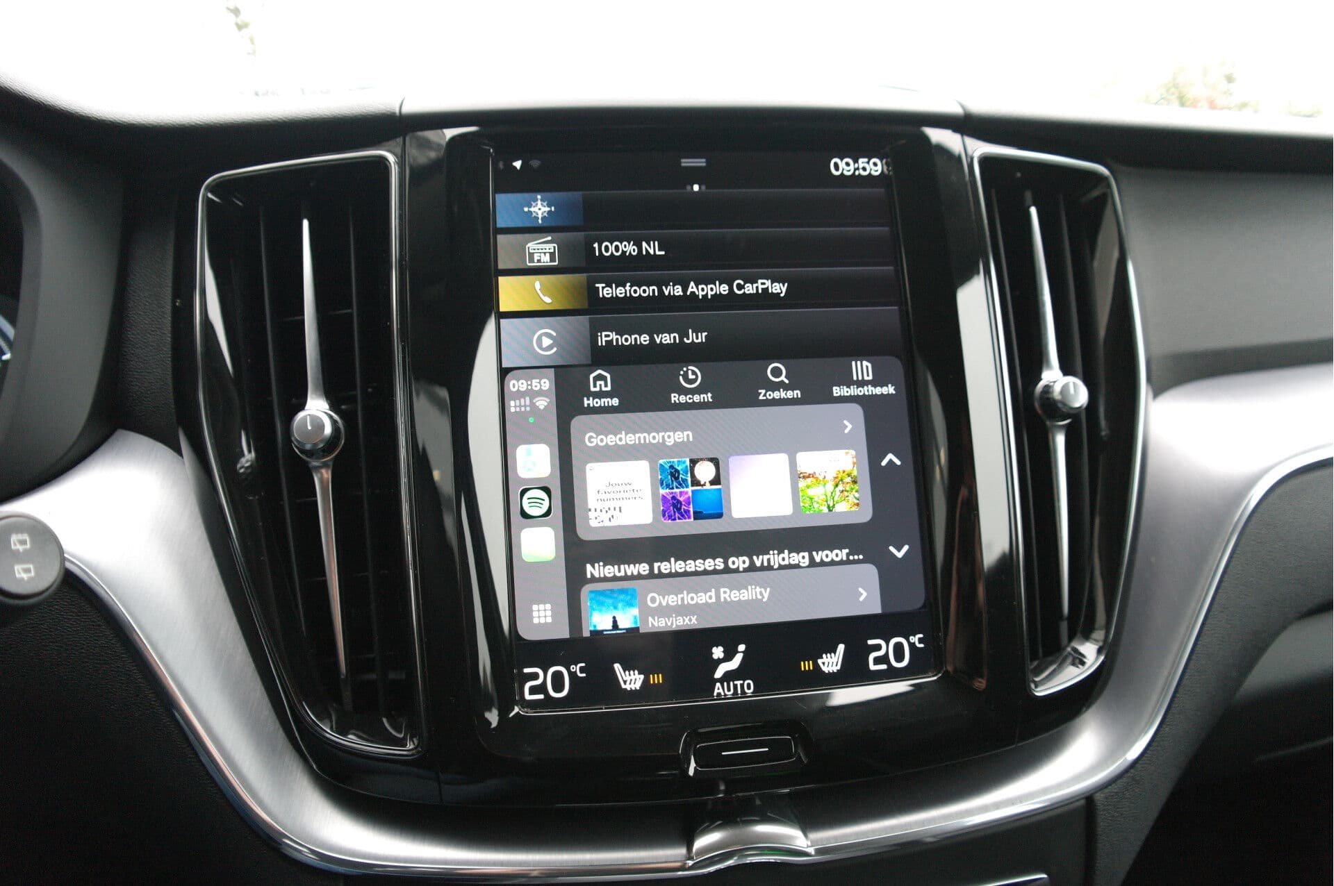 Volvo XC60 2.0 B5 Momentum Pro thumbnail 42