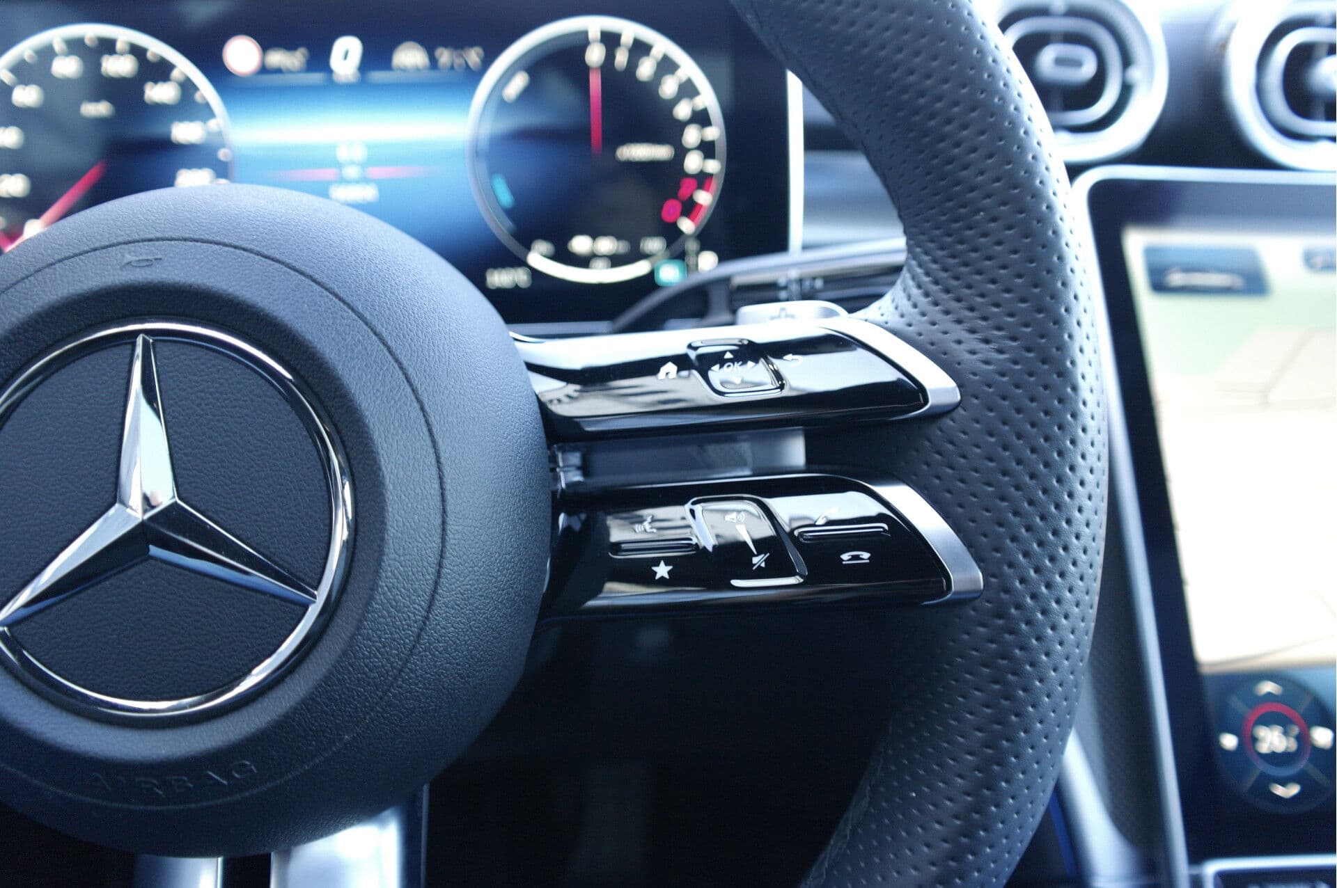 Mercedes-Benz C-Klasse Estate 300 e AMG Line thumbnail 12