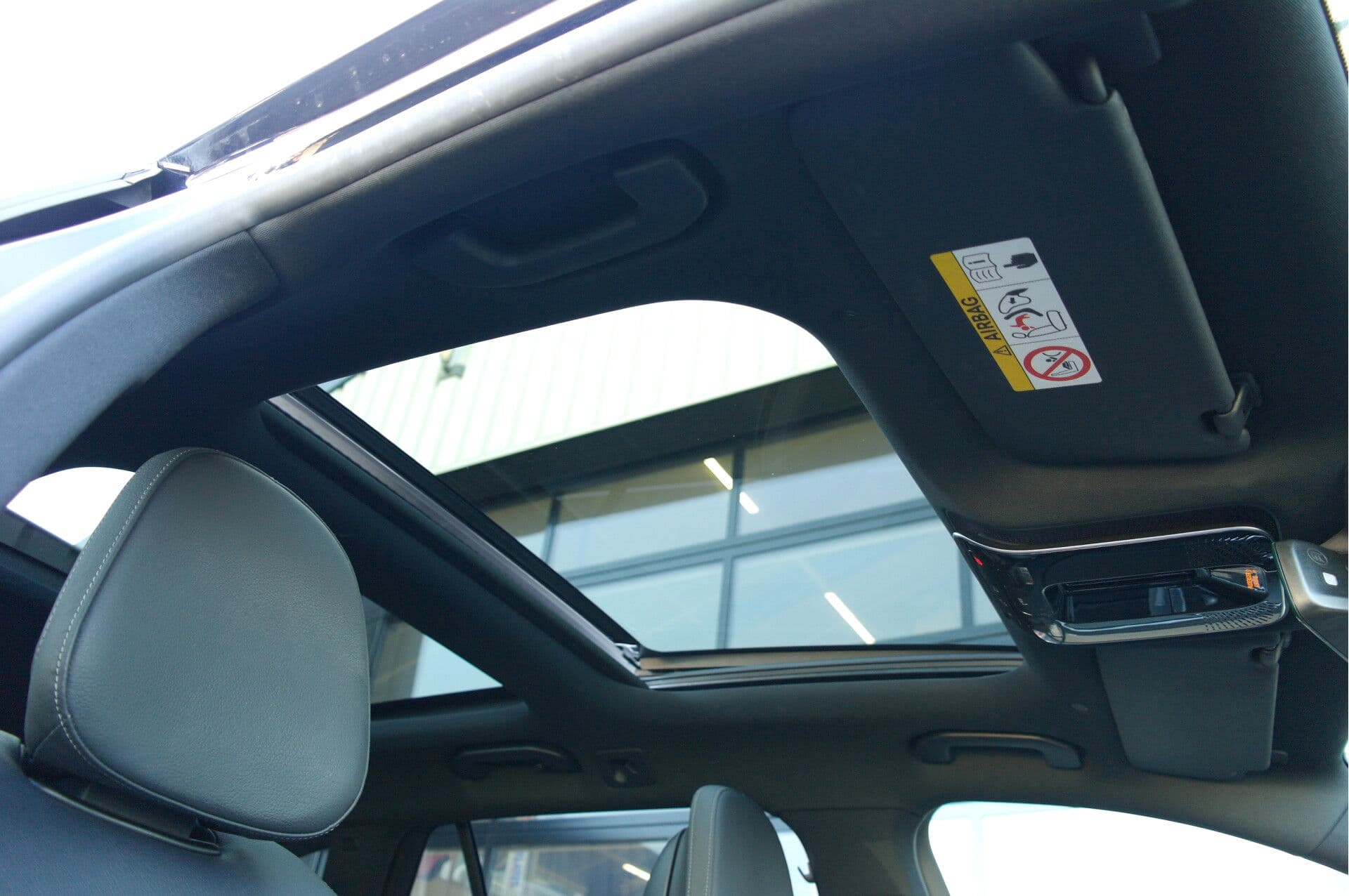 Mercedes-Benz C-Klasse Estate 300 e AMG Line thumbnail 25