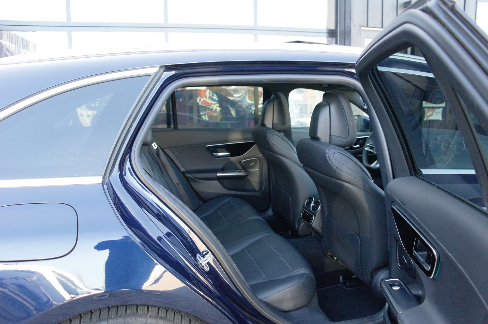 Mercedes-Benz C-Klasse Estate 300 e AMG Line thumbnail 41