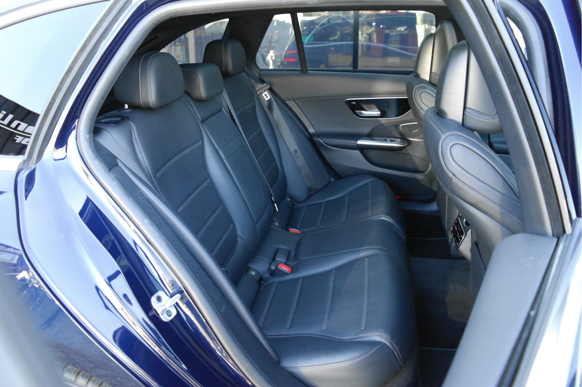 Mercedes-Benz C-Klasse Estate 300 e AMG Line thumbnail 43