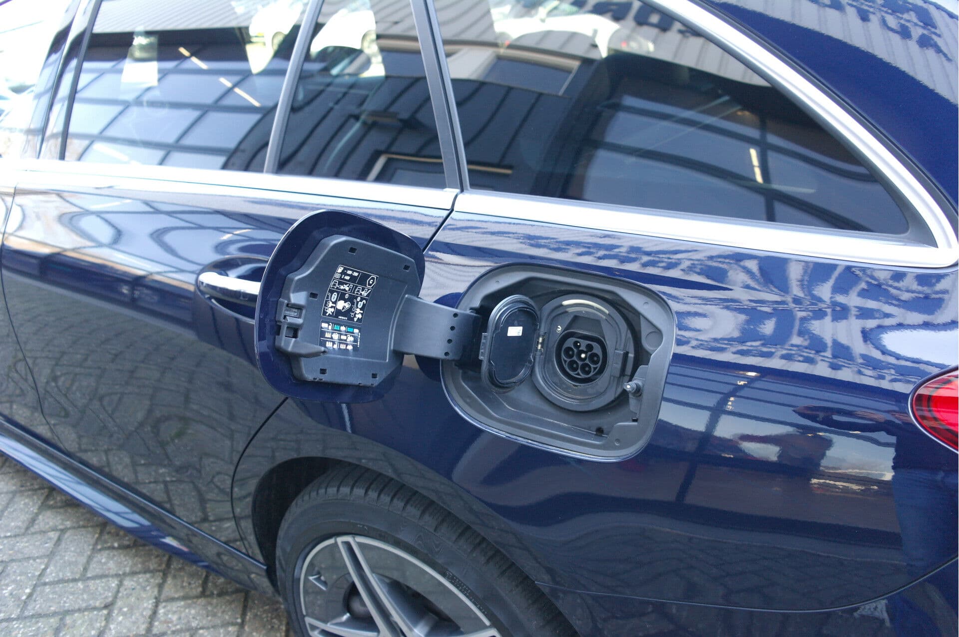 Mercedes-Benz C-Klasse Estate 300 e AMG Line thumbnail 50