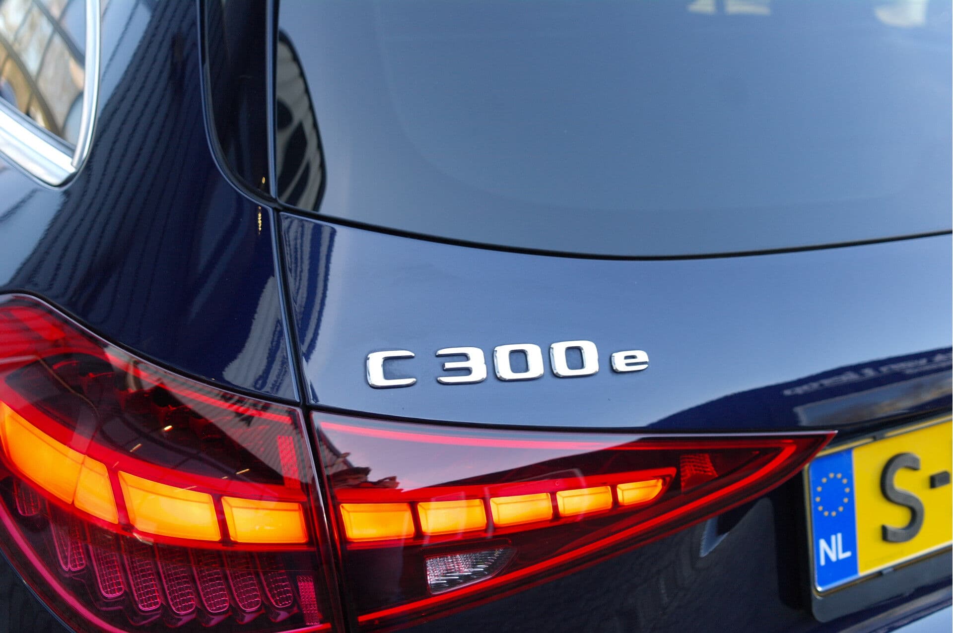 Mercedes-Benz C-Klasse Estate 300 e AMG Line thumbnail 54