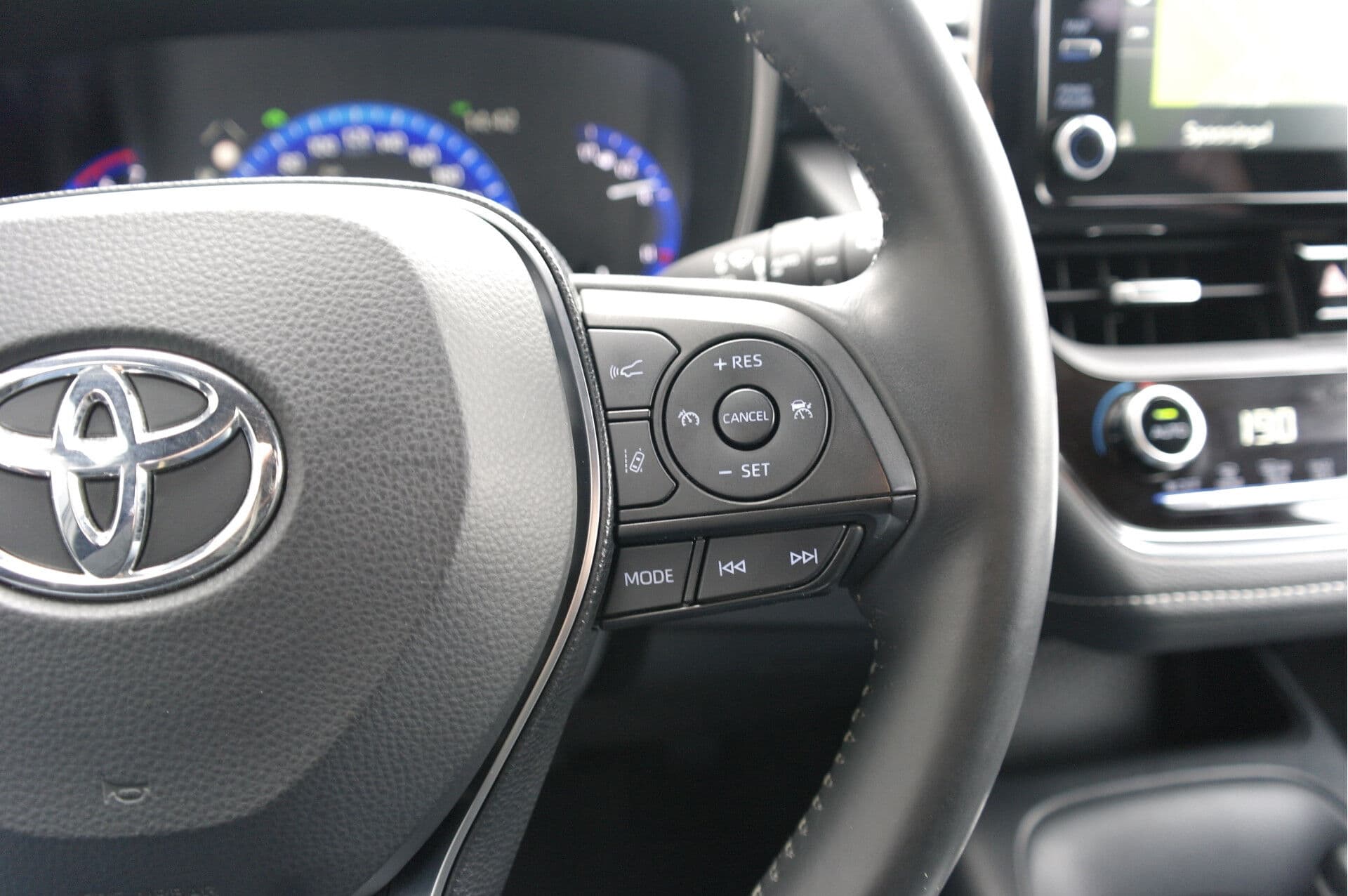 Toyota Corolla Touring Sports 1.8 Hybrid First Edition thumbnail 17