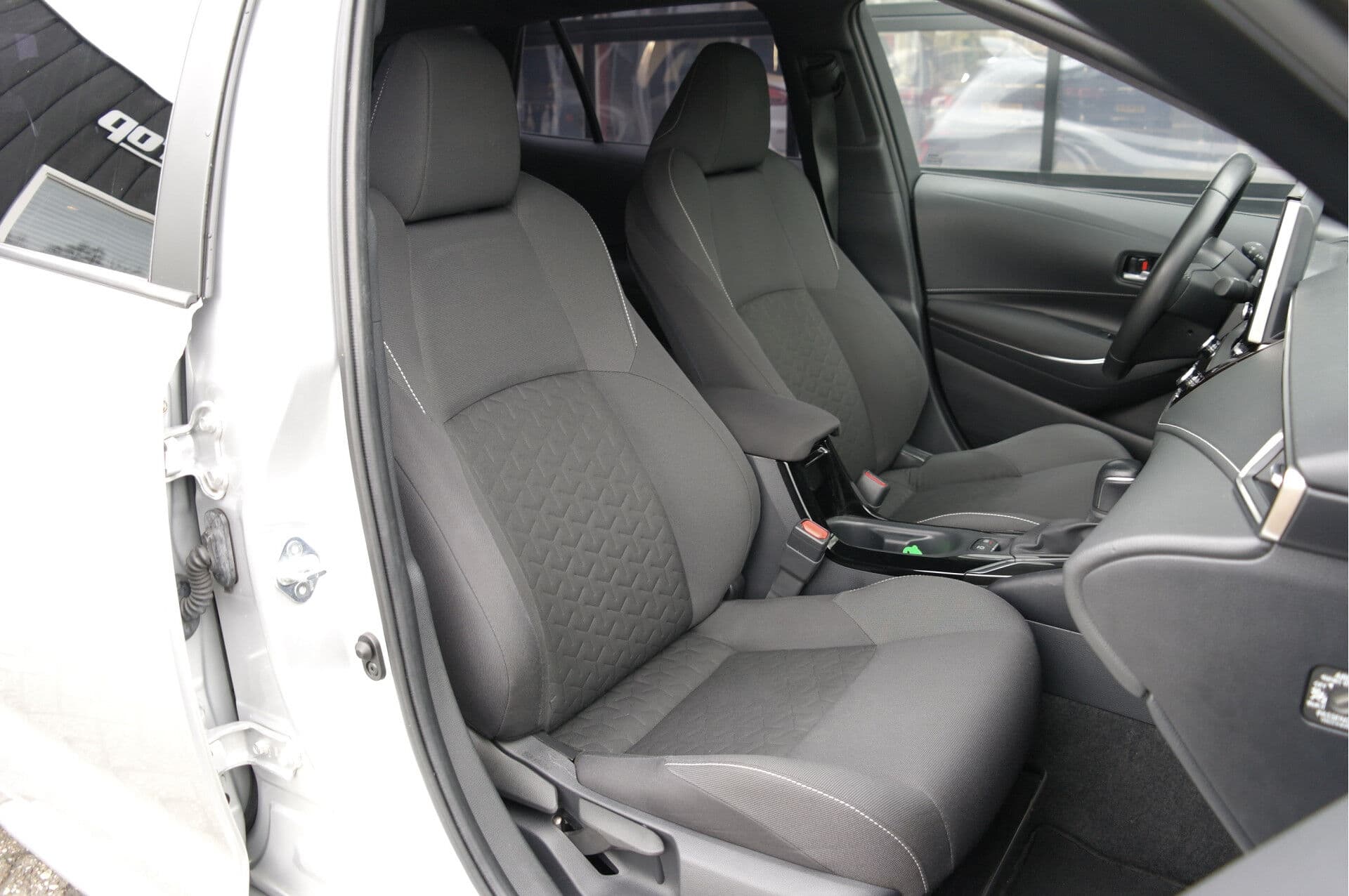 Toyota Corolla Touring Sports 1.8 Hybrid First Edition thumbnail 2