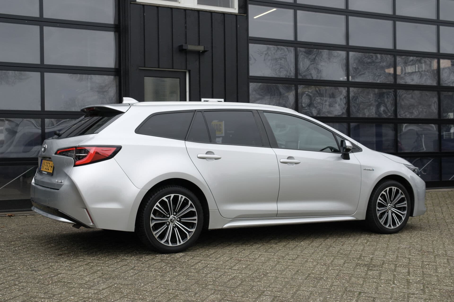 Toyota Corolla Touring Sports 1.8 Hybrid First Edition thumbnail 3