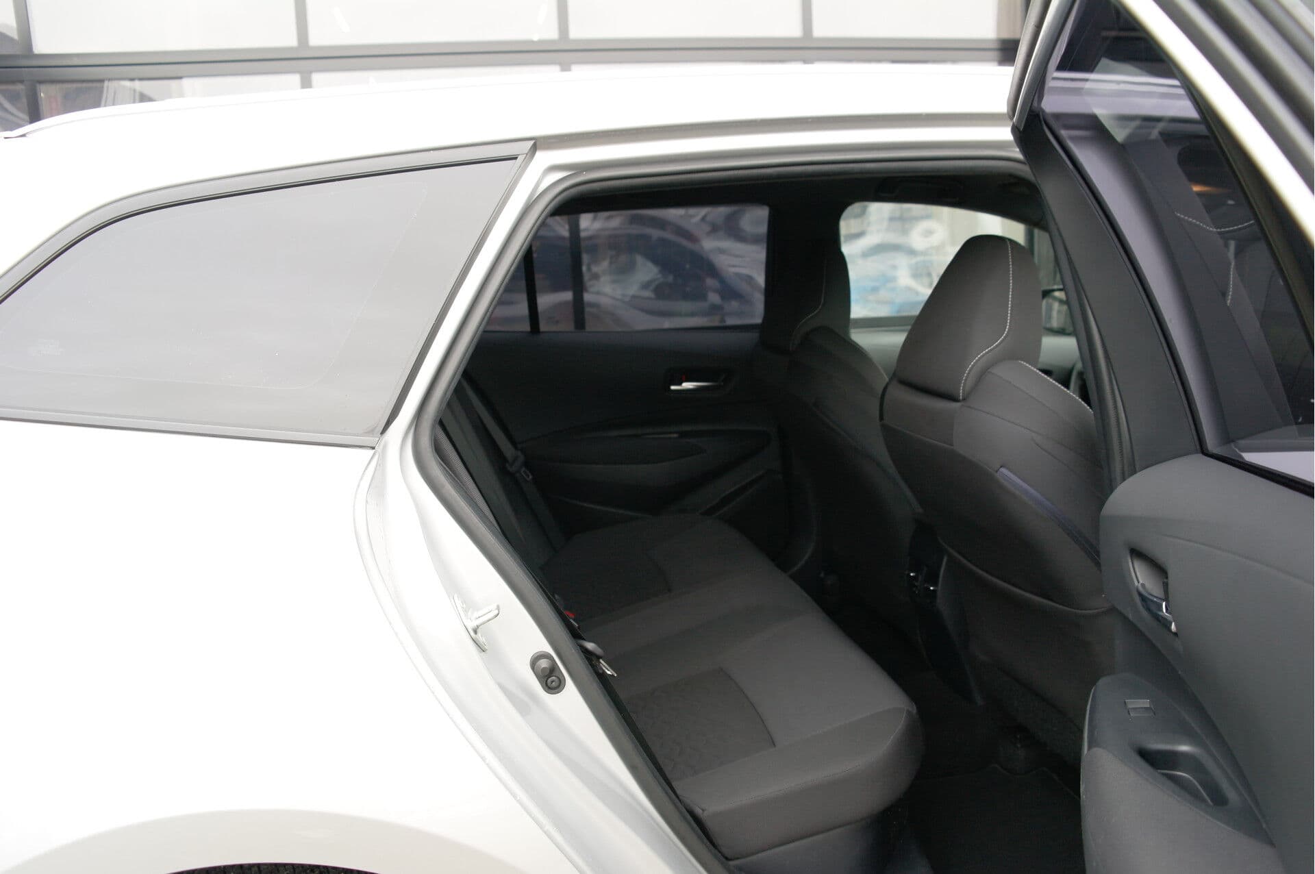 Toyota Corolla Touring Sports 1.8 Hybrid First Edition thumbnail 31