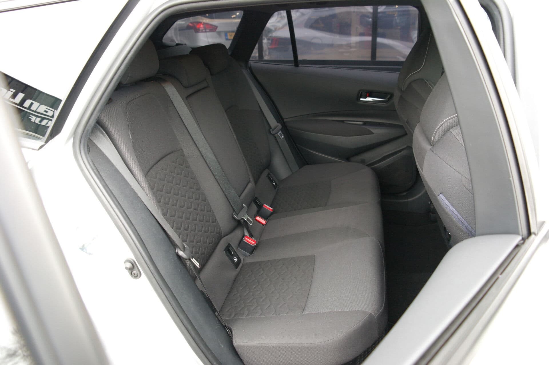 Toyota Corolla Touring Sports 1.8 Hybrid First Edition thumbnail 33