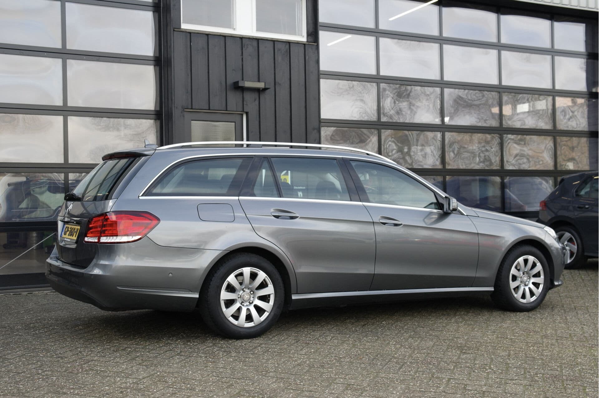 Mercedes-Benz E-Klasse Estate 200 Ambition thumbnail 3