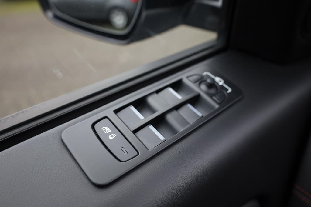 Land Rover Discovery Sport P300e 1.5 R-Dynamic thumbnail 32