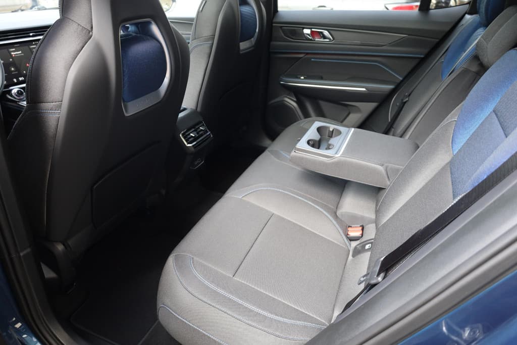 Lynk & Co 01 1.5 STUURVERWARMING MY23 thumbnail 6