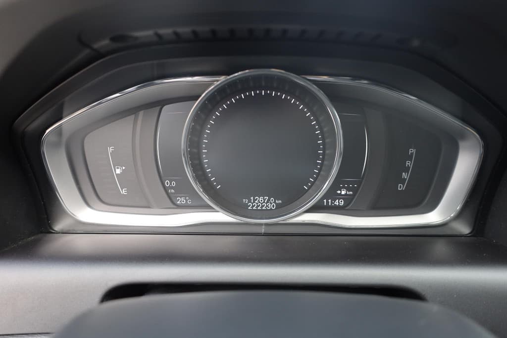 Volvo XC60 2.0 D4 FWD R-Design thumbnail 10