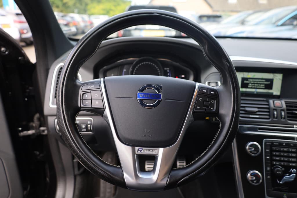 Volvo XC60 2.0 D4 FWD R-Design thumbnail 12