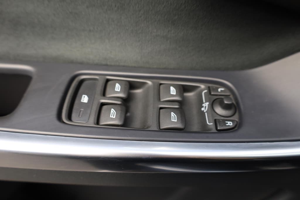 Volvo XC60 2.0 D4 FWD R-Design thumbnail 14