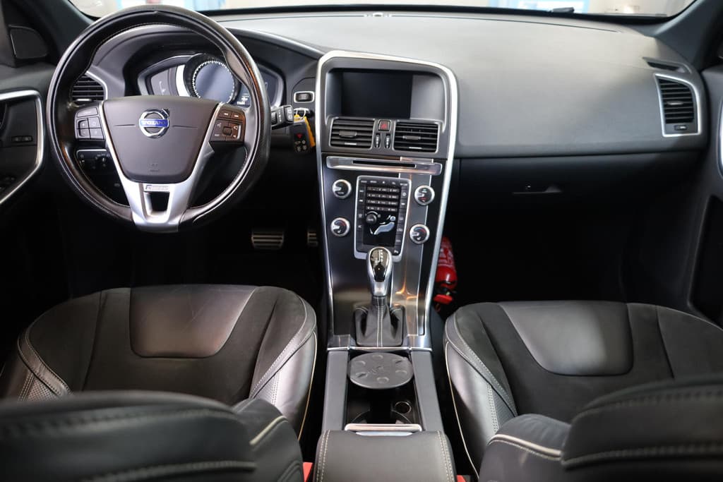 Volvo XC60 2.0 D4 FWD R-Design thumbnail 4