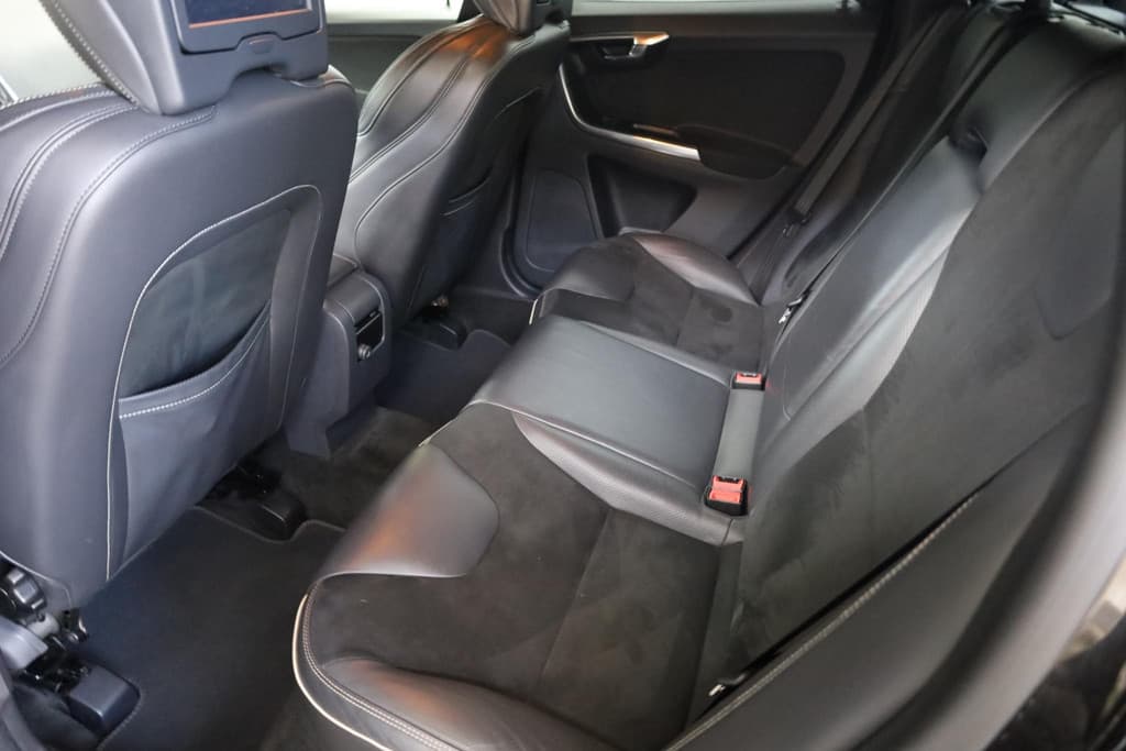 Volvo XC60 2.0 D4 FWD R-Design thumbnail 6