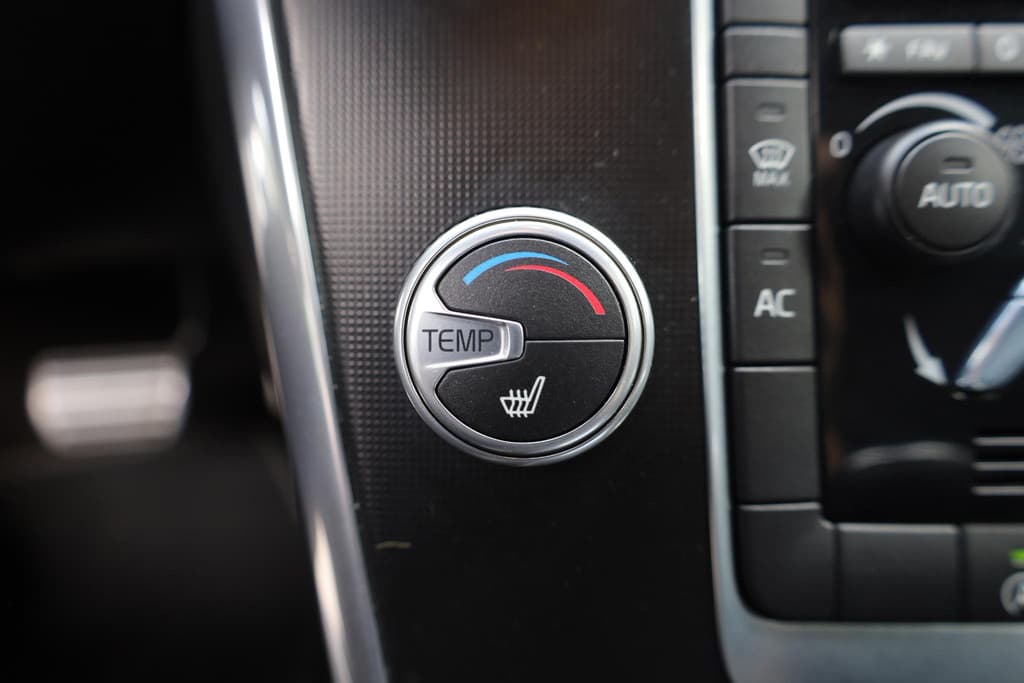 Volvo XC60 2.0 D4 FWD R-Design thumbnail 7