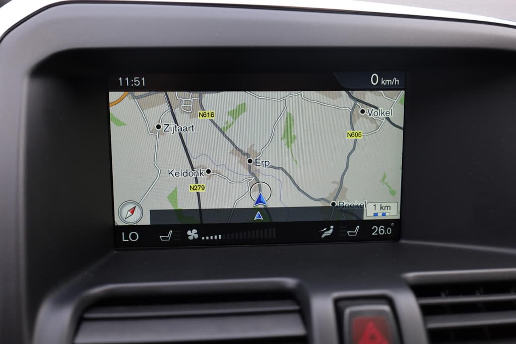 Volvo XC60 2.0 D4 FWD R-Design thumbnail 8