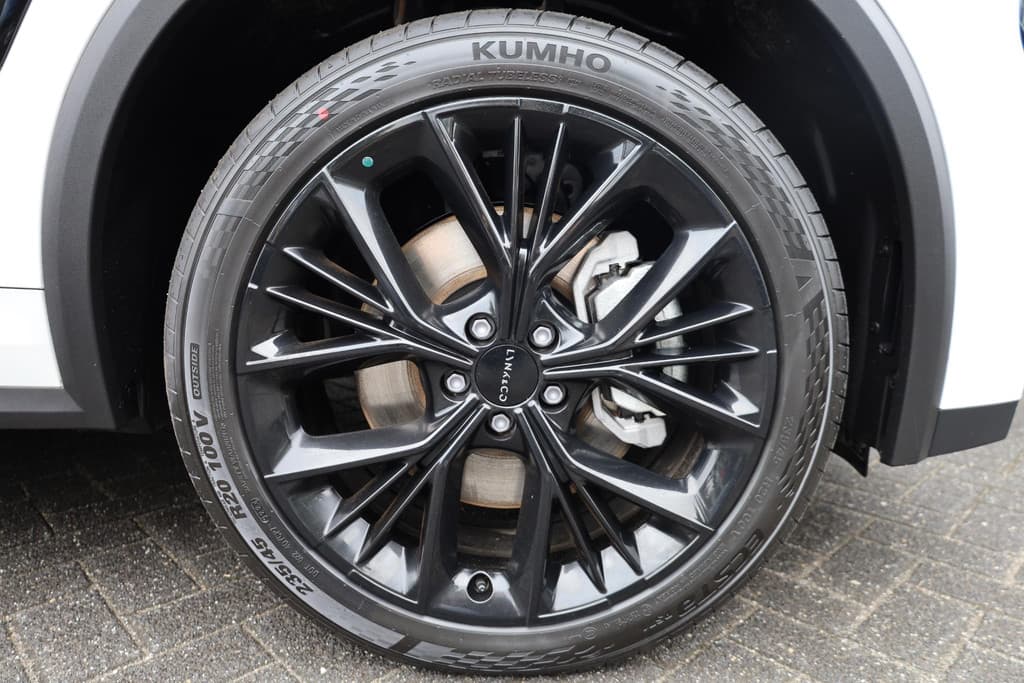 Lynk & Co 01 1.5 4-CYL 280 PK! PHEV MORE thumbnail 11