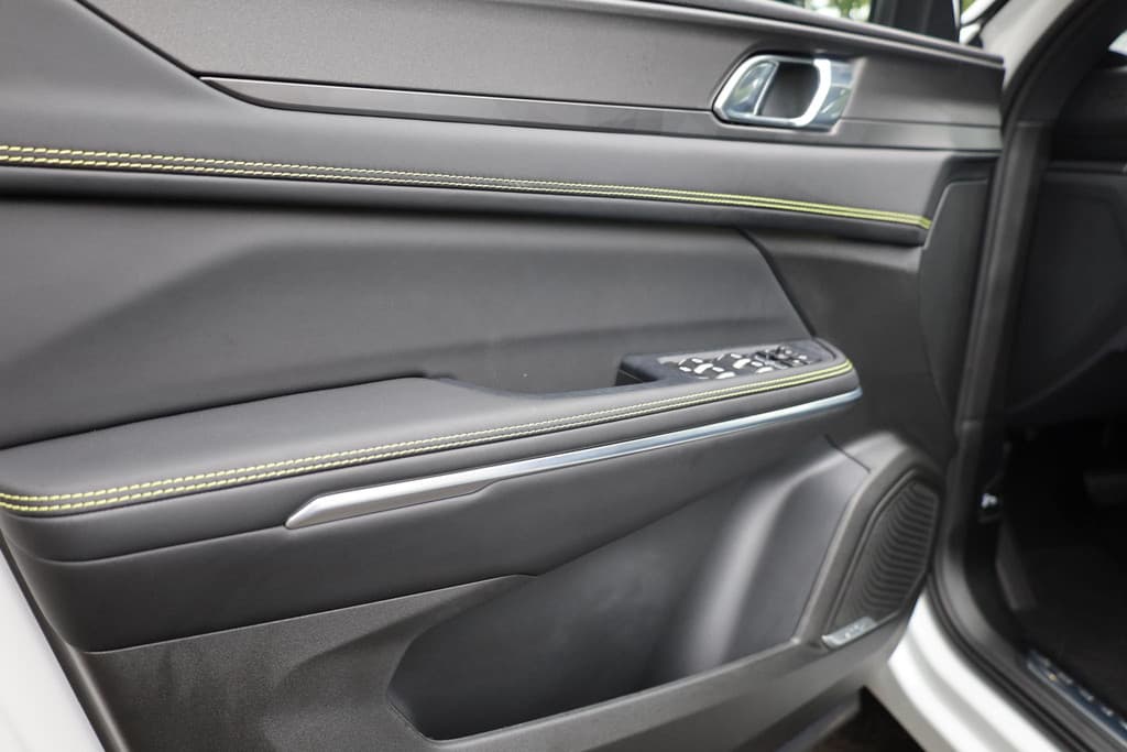 Lynk & Co 01 1.5 4-CYL 280 PK! PHEV MORE thumbnail 21