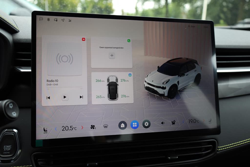 Lynk & Co 01 1.5 4-CYL 280 PK! PHEV MORE thumbnail 33