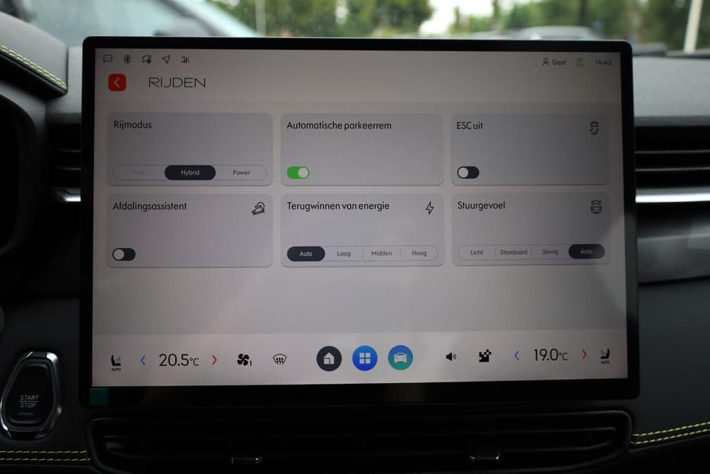 Lynk & Co 01 1.5 4-CYL 280 PK! PHEV MORE thumbnail 37